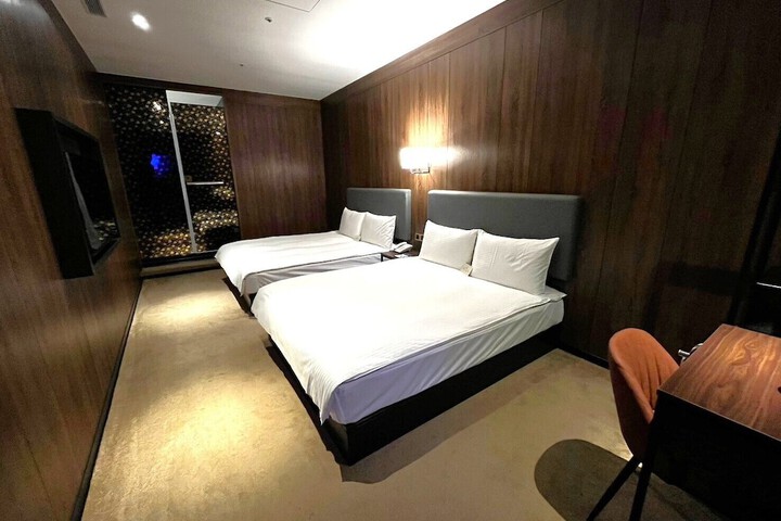 Room 10 of 36