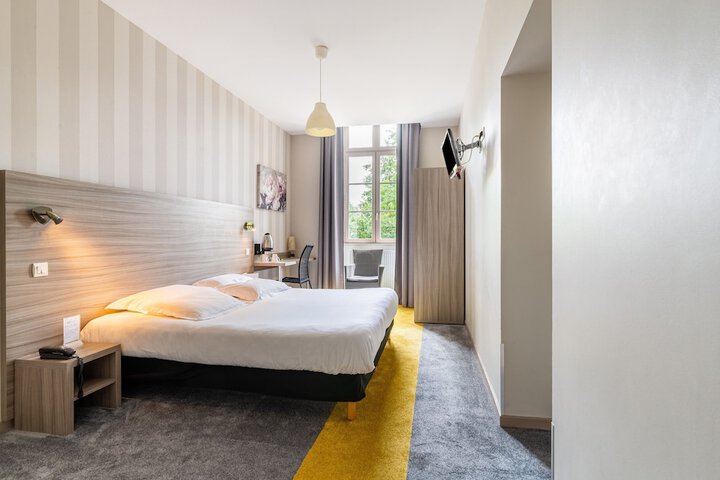 Room 27 of 63