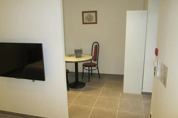 Room 14 of 32
