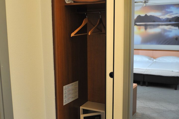 Room 10 of 71