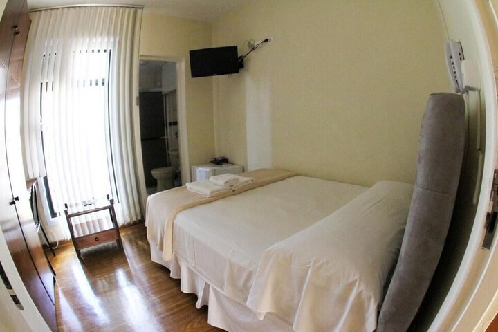 Room 5 of 40