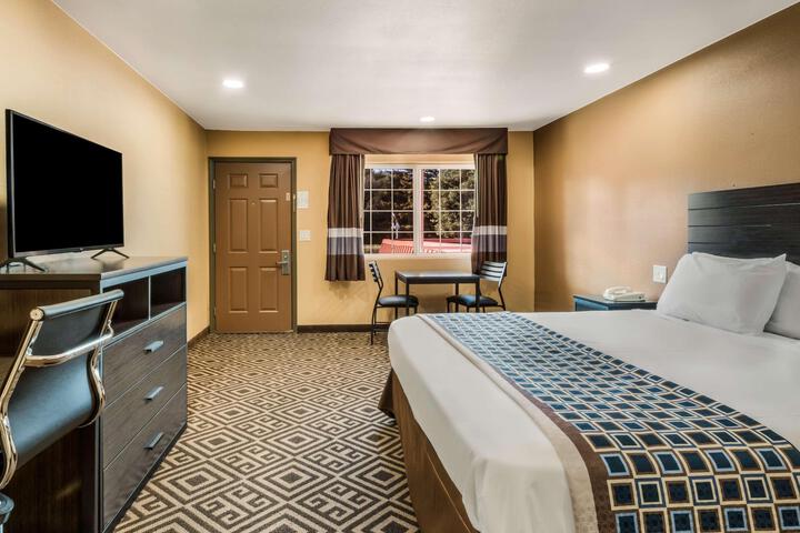 1 King Bed (1 of 7)