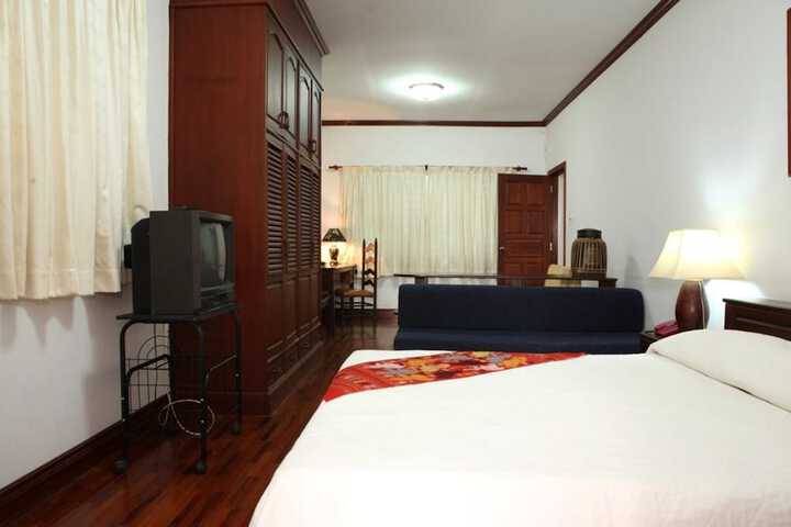 Room 4 of 20