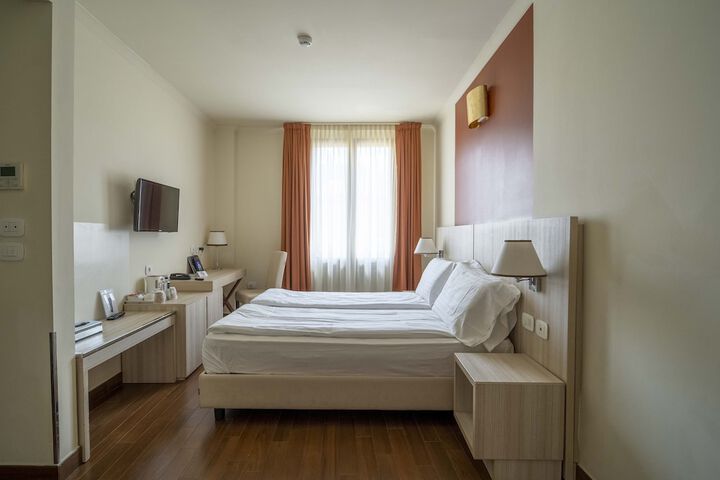 Room 4 of 31