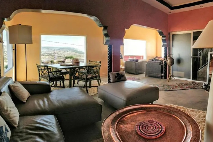 Room 4 of 11