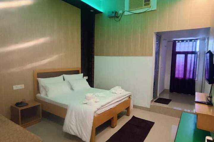 Room 6 of 15