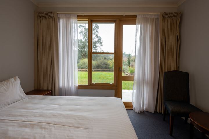 Room 27 of 210