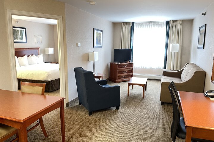 1 King Bed (4 of 31)