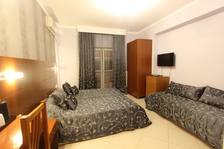 Room 32 of 85