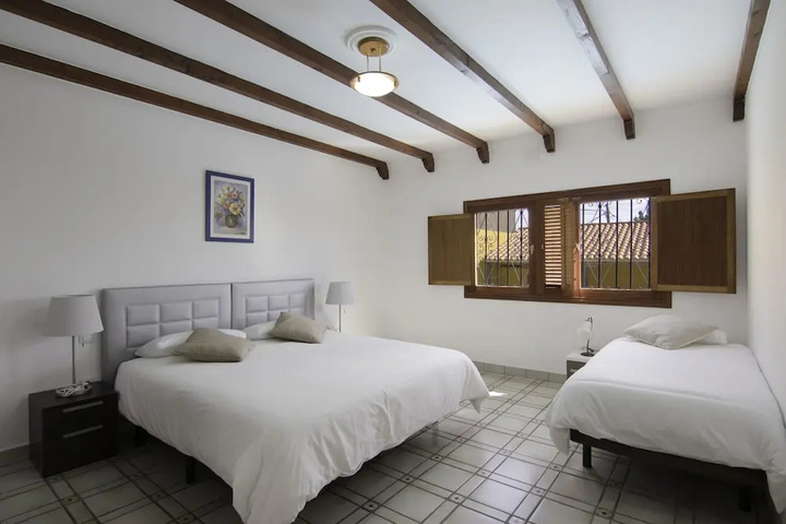 Room 5 of 27
