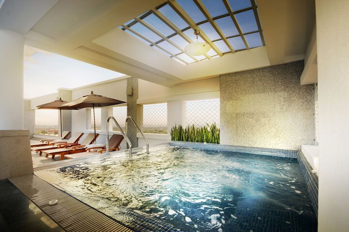 Hotel Pool