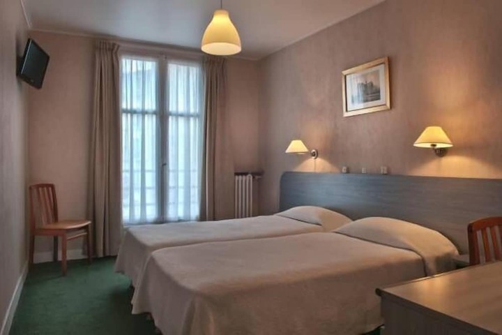 Room 6 of 33