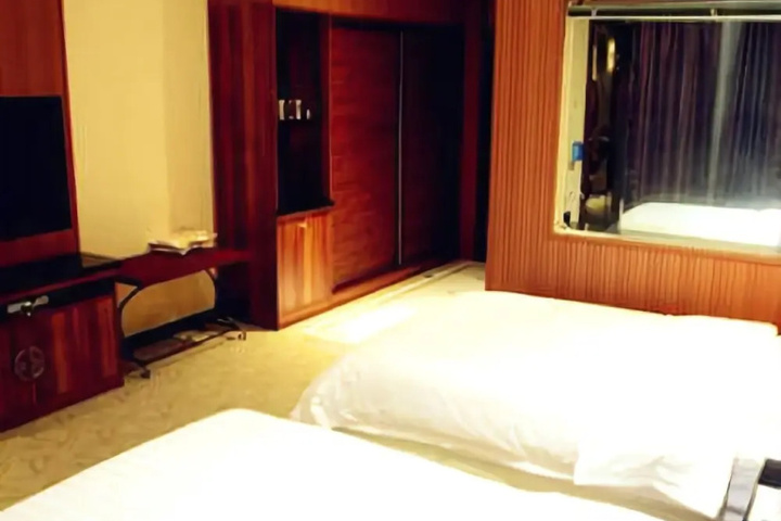 Room 5 of 10