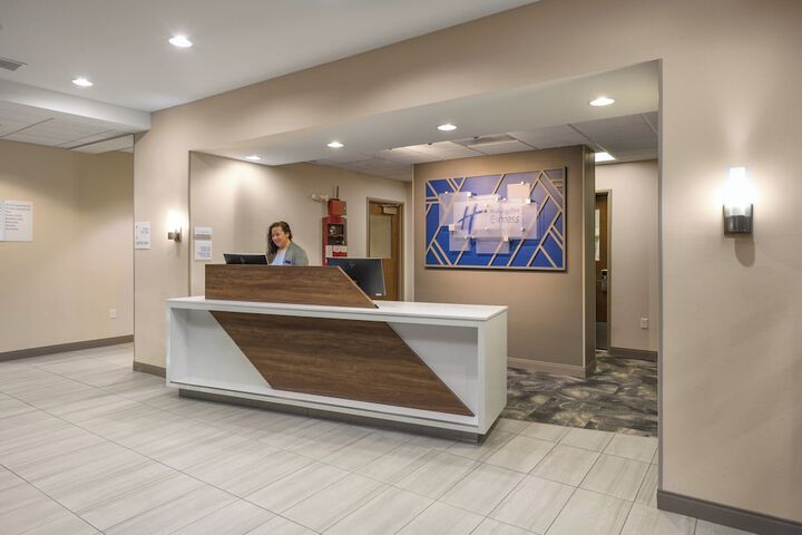 Check-in/check-out kiosk