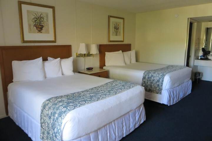 2 Double Beds (3 of 8)