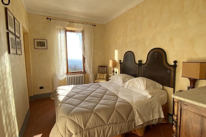 Room 10 of 42