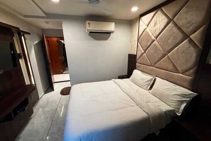 Room 32 of 51
