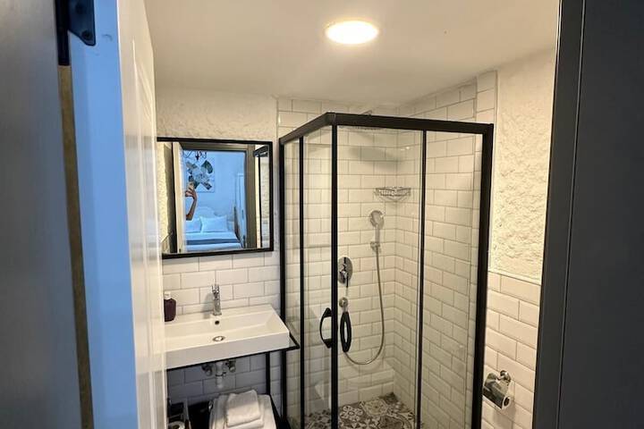 Room 26 of 29