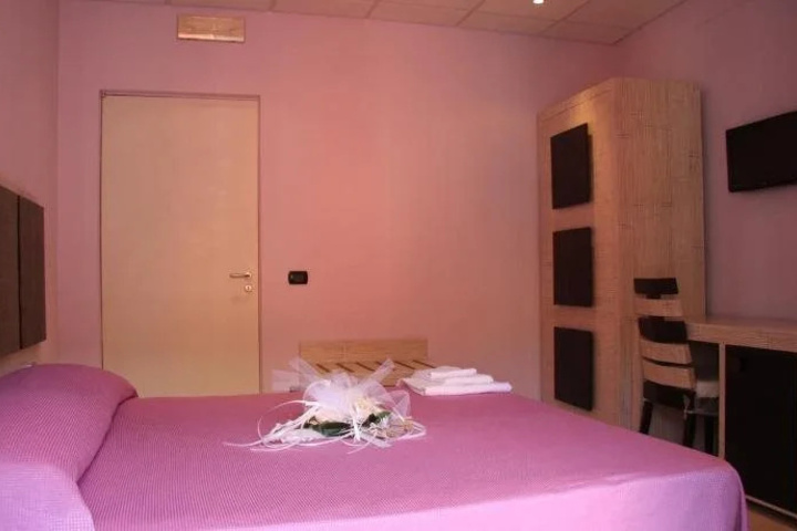 Room 4 of 13