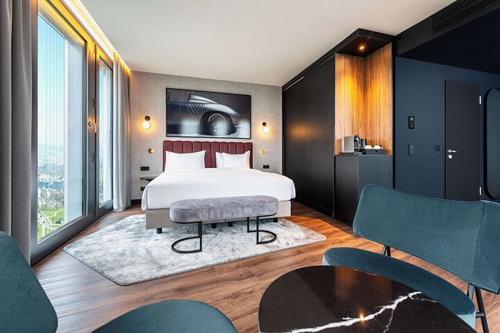 Room 25 of 128