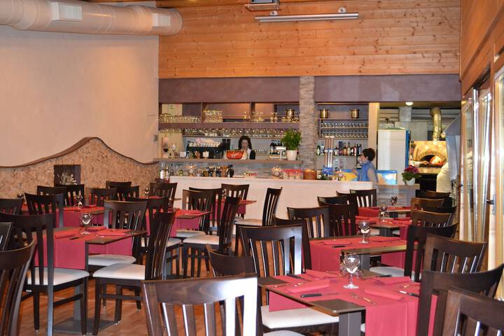 Dining 15 of 26