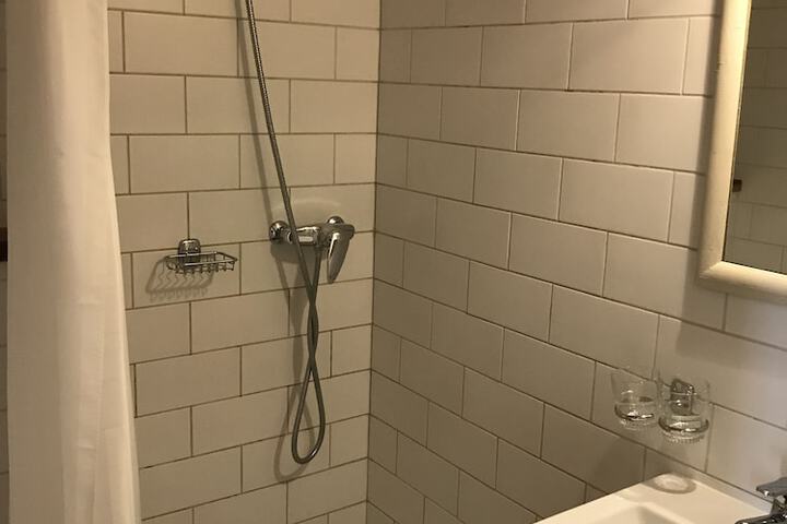 Room 47 of 98