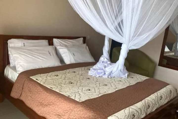 Room 14 of 28