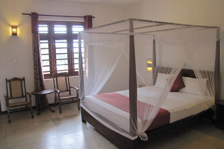 Room 10 of 20
