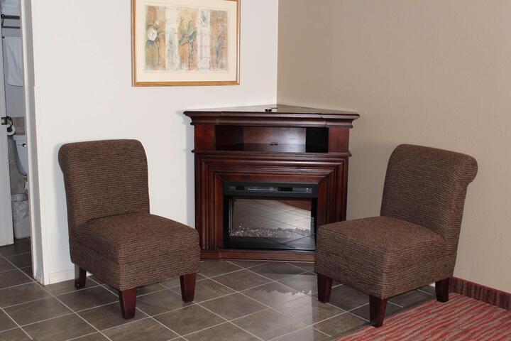 2 Queen Beds High Speed Internet Accessible First Floor Pet Friendly Room Coffee Maker Shower Only Full Breakfast (2 of 27)