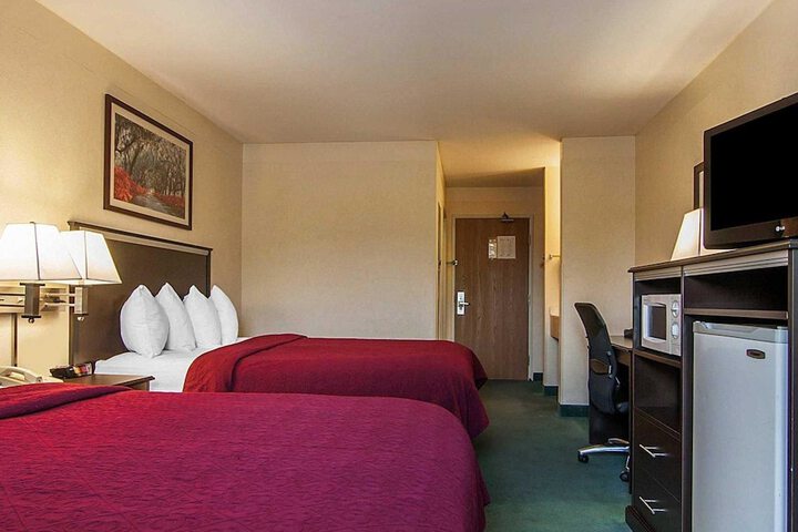 Room 18 of 107