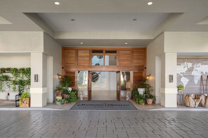 Entrance & Lobby