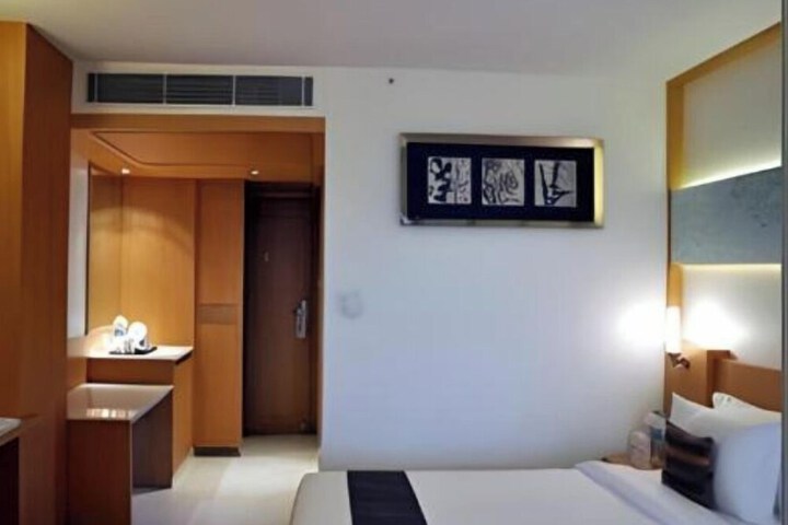 Room 12 of 33