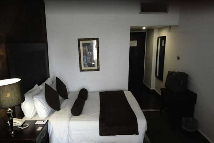 Room 4 of 22