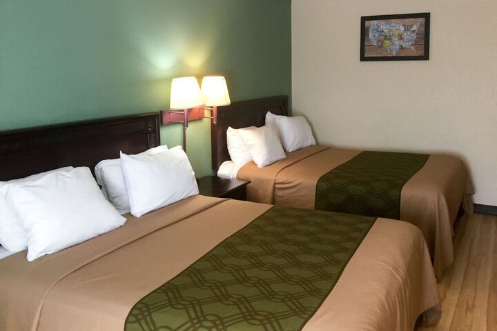 2 Queen Beds (3 of 5)