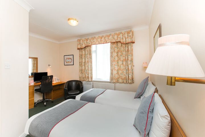 Room 8 of 60