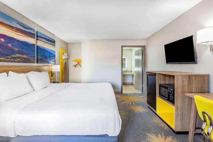 Room 16 of 25