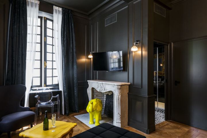 Room 45 of 77