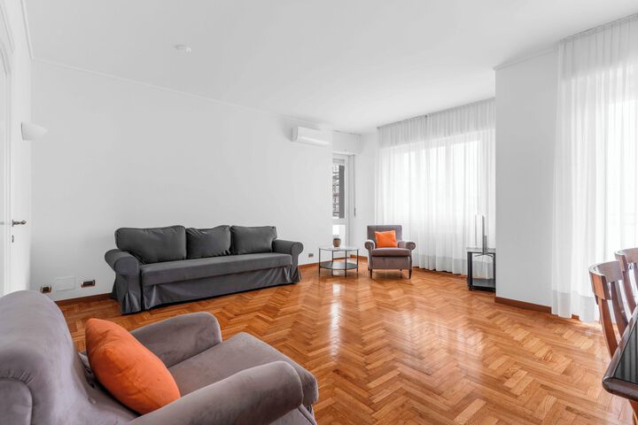 Room 4 of 7