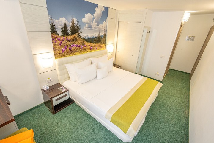 Room 17 of 95