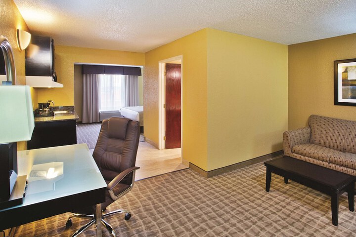 1 King Bed (1 of 32)