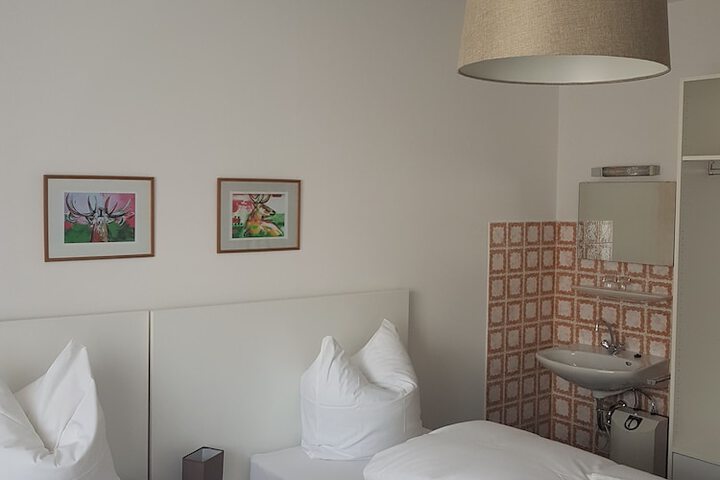 Room 5 of 12