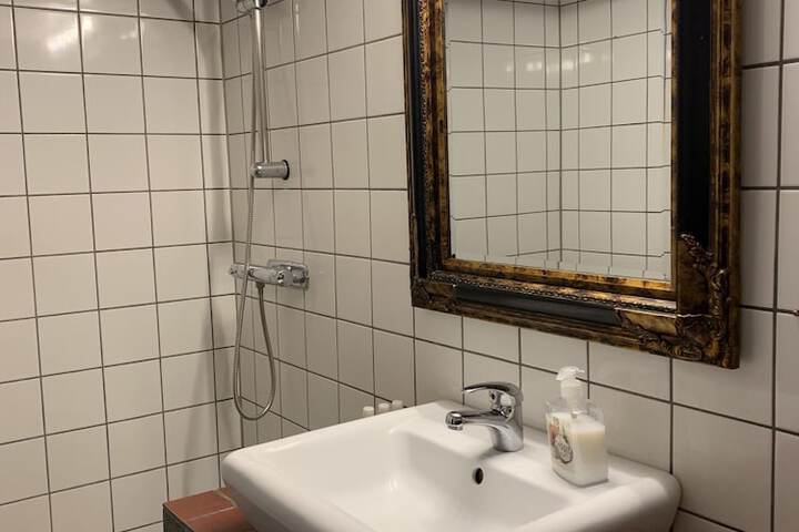 Room 44 of 112