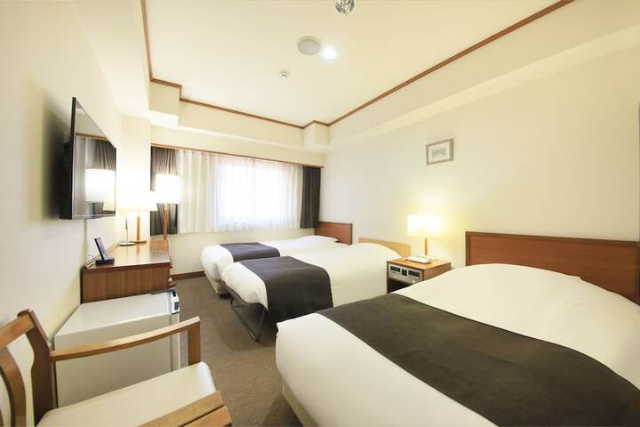 Room 13 of 32