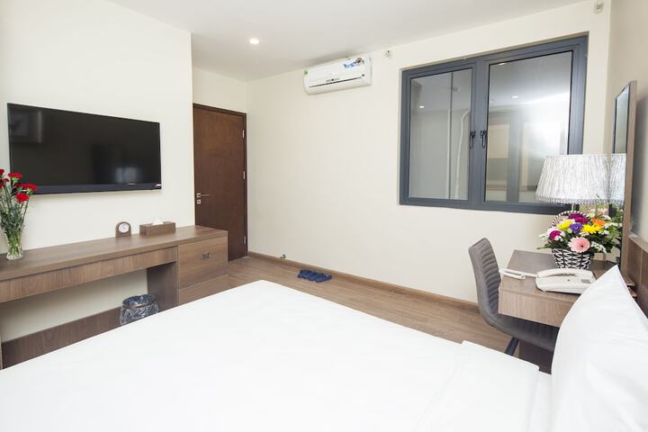 Room 7 of 12