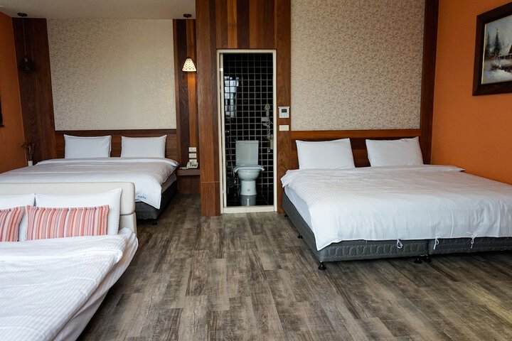 Room 33 of 53