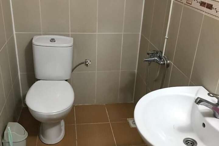 Room 10 of 18
