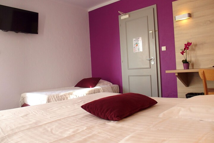 Room 4 of 10