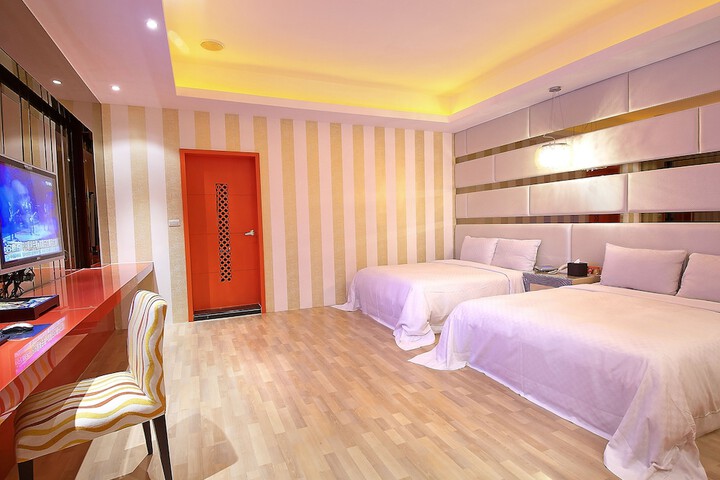 Room 3 of 91