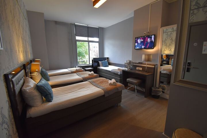 Room 12 of 38