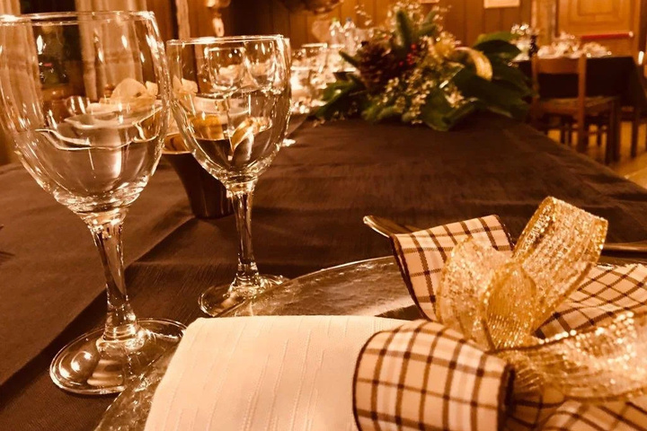 Dining 11 of 12